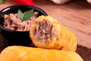 Bolinho de Aipim com Carne Seca
