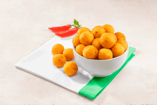 Mini Bolinho Aipim com_Carne Seca