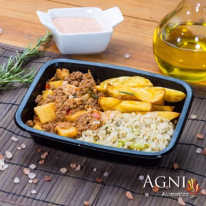 Patinho ao aipim, batatas rústica e arroz integral com brócolis